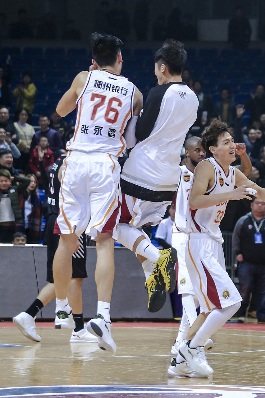 关于窗口期CBA常规赛传出新动向；浙江稠州手感冰凉；管理层表态——气氛紧张；赛程密集仍需轮换的信息